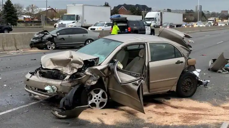 مركز المحرك الافضل سمكرة - رش بوية في الرياض : 0539999607.ورشة اصلاح حوادث السيارات في الرياض